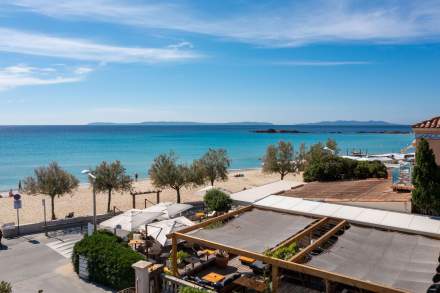 Les flots bleus hotel · Room · Le Lavandou