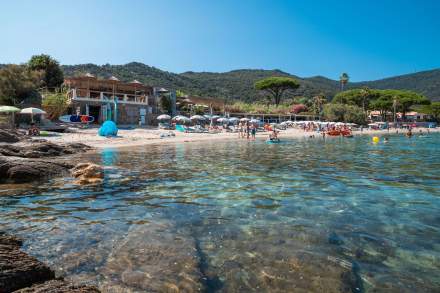 Hôtel Bord de Plage Var, Lavandou · Les Flots Bleus