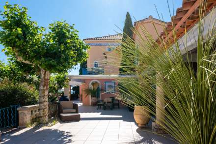 Les Flots Bleus · Hôtel 3 étoiles Var, Lavandou