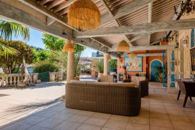 Les flots bleus hotel · Room · Le Lavandou