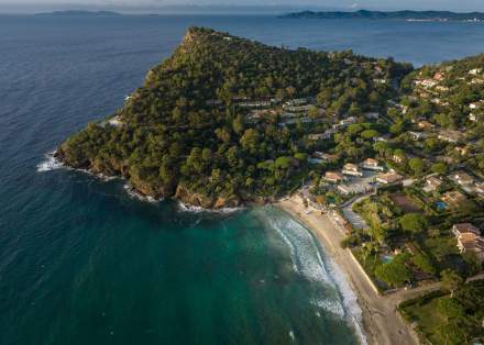 Hôtel Bord de Plage Var, Lavandou · Les Flots Bleus