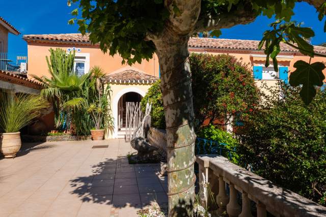 Les flots bleus hotel · the Var · Le Lavandou