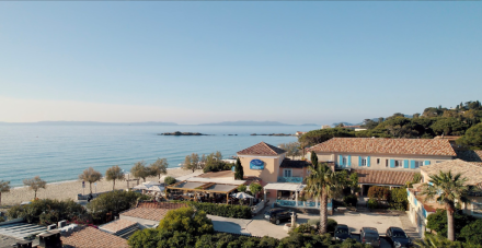 Hôtel Bord de Plage Var, Lavandou · Les Flots Bleus