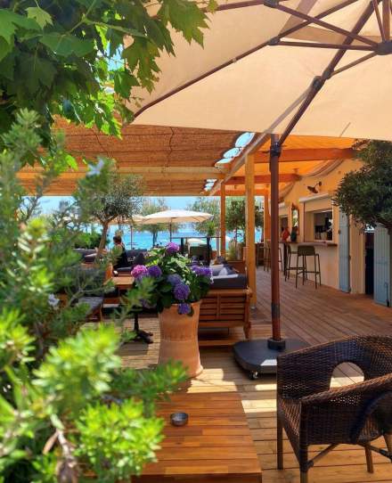 Les flots bleus hotel · Room · Le Lavandou